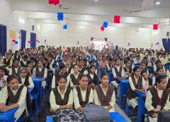 उज्जैन में ‘स्कूल चलें हम’ अभियान की शुरुआत: तिलक लगाकर बच्चों का हुआ स्वागत, प्रवेश उत्सव में बांटी किताबें और साइकिल; कलेक्टर सहित अधिकारी पहुंचे स्कूल