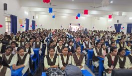 उज्जैन में ‘स्कूल चलें हम’ अभियान की शुरुआत: तिलक लगाकर बच्चों का हुआ स्वागत, प्रवेश उत्सव में बांटी किताबें और साइकिल; कलेक्टर सहित अधिकारी पहुंचे स्कूल