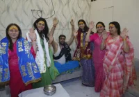 महाकाल मंदिर में भस्म आरती में पहुंचे सितारे: सुनील जोशी, किंजल दवे, मोनल गज्जर और उल्का गुप्ता ने किए दर्शन, जल अर्पित कर लिया आशीर्वाद! महाकाल मंदिर में भस्म आरती में पहुंचे सितारे: सुनील जोशी, किंजल दवे, मोनल गज्जर और उल्का गुप्ता ने किए दर्शन, जल अर्पित कर लिया आशीर्वाद!