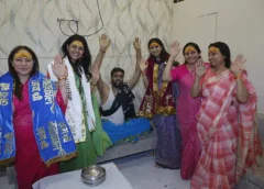 महाकाल मंदिर में भस्म आरती में पहुंचे सितारे: सुनील जोशी, किंजल दवे, मोनल गज्जर और उल्का गुप्ता ने किए दर्शन, जल अर्पित कर लिया आशीर्वाद!