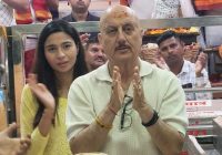 महाकाल मंदिर पहुंचे अनुपम खेर, शुभांगी दत्त और सिंगर अमित भल्ला: अलग-अलग आरतियों में हुए शामिल, नंदी हॉल में किया पूजन; मांगी मनोकामना