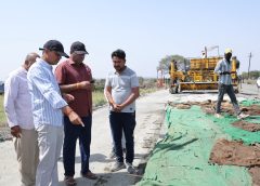 सिंहस्थ 2028 की तैयारी तेज: उजरखेड़ा-मोहनपुरा रोड पर हाईटेक मशीन से बन रही सीसी सड़क, कलेक्टर ने मौके पर पहुंचकर लिया जायजा