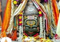भोर में खुले महाकाल के पट: जल और पंचामृत से अभिषेक, रजत आभूषणों में सजे बाबा