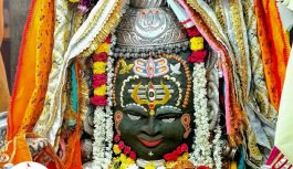 भोर में खुले महाकाल के पट: जल और पंचामृत से अभिषेक, रजत आभूषणों में सजे बाबा