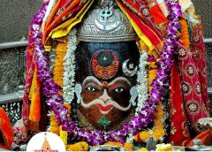 भोर में खुले महाकाल के पट: जल और पंचामृत से अभिषेक, शेषनाग मुकुट में दर्शन