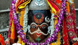 भोर में खुले महाकाल के पट: जल और पंचामृत से अभिषेक, शेषनाग मुकुट में दर्शन