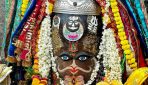 महाकाल की नगरी में भक्ति का महासागर: शेषनाग मुकुट और मुण्ड माला में नजर आए बाबा महाकाल