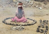 सिंहस्थ से पहले उज्जैन में दिखने लगा कुंभ जैसा आध्यात्मिक वातावरण, पंच धूनी तप में लीन हुए टाटम्बरी सरकार; धधकते कंडों के बीच कर रहे तप सिंहस्थ से पहले उज्जैन में दिखने लगा कुंभ जैसा आध्यात्मिक वातावरण, पंच धूनी तप में लीन हुए टाटम्बरी सरकार; धधकते कंडों के बीच कर रहे तप