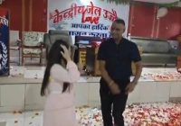 भैरवगढ़ जेल में बर्थडे सेलिब्रेशन का दूसरा वीडियो वायरल, पत्नी संग डांस करते दिखे जेल अधीक्षक मनोज साहू भैरवगढ़ जेल में बर्थडे सेलिब्रेशन का दूसरा वीडियो वायरल, पत्नी संग डांस करते दिखे जेल अधीक्षक मनोज साहू
