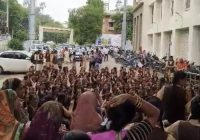 उज्जैन में सराफा स्कूल शिफ्टिंग के विरोध में छात्राओं का प्रदर्शन, कलेक्टर कार्यालय पहुंचकर जताया विरोध