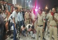 महाकाल मंदिर कर्मचारी से मारपीट के 3 आरोपी गिरफ्तार, पुलिस ने मंदिर के सामने कराया माफी का वीडियो महाकाल मंदिर कर्मचारी से मारपीट के 3 आरोपी गिरफ्तार, पुलिस ने मंदिर के सामने कराया माफी का वीडियो